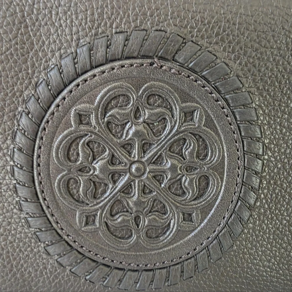 Brighton Ferrara Folio Wallet Pebbled Gray Leather Medallion Accent- Like New - Picture 2 of 13